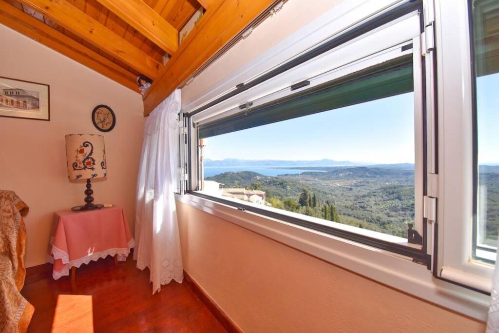 Traditional House With Amazing View Chlomos Extérieur photo